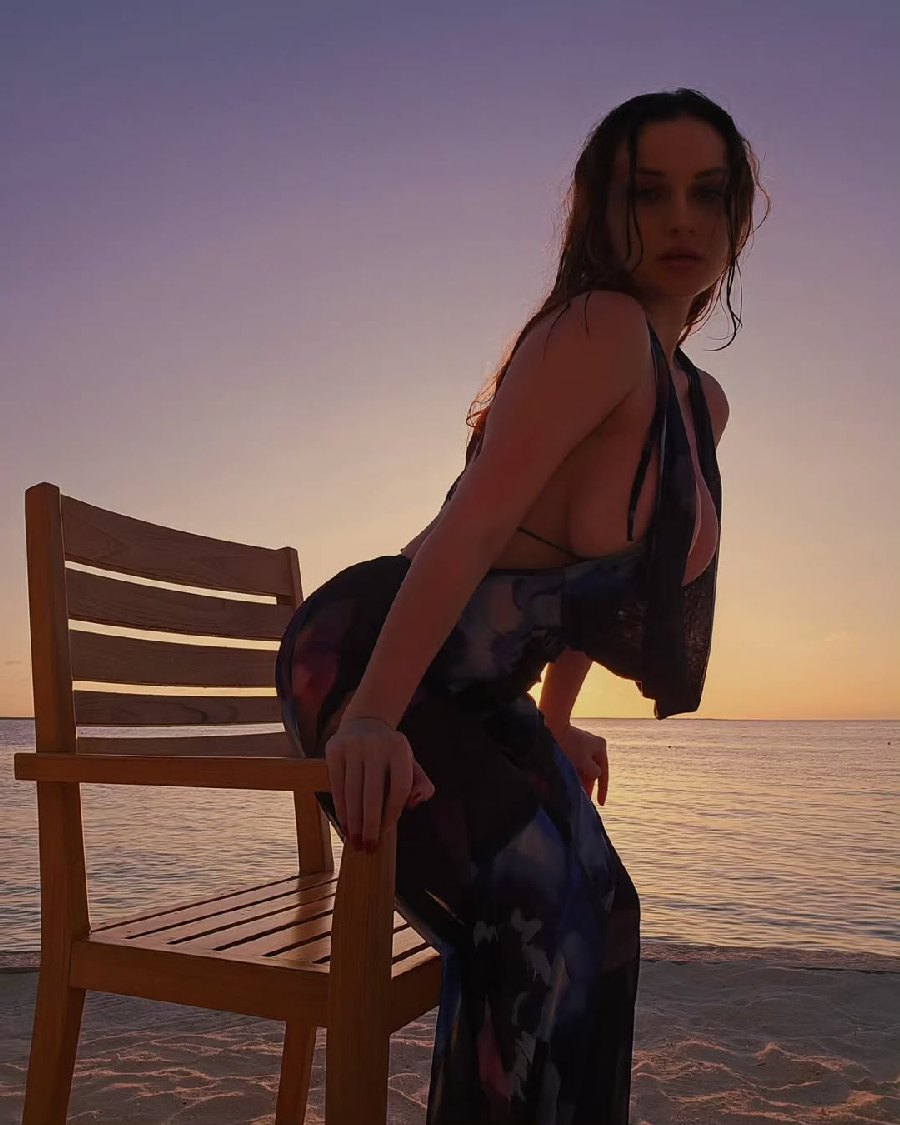 Sexy girl Miranda Faith nude in Bhilai