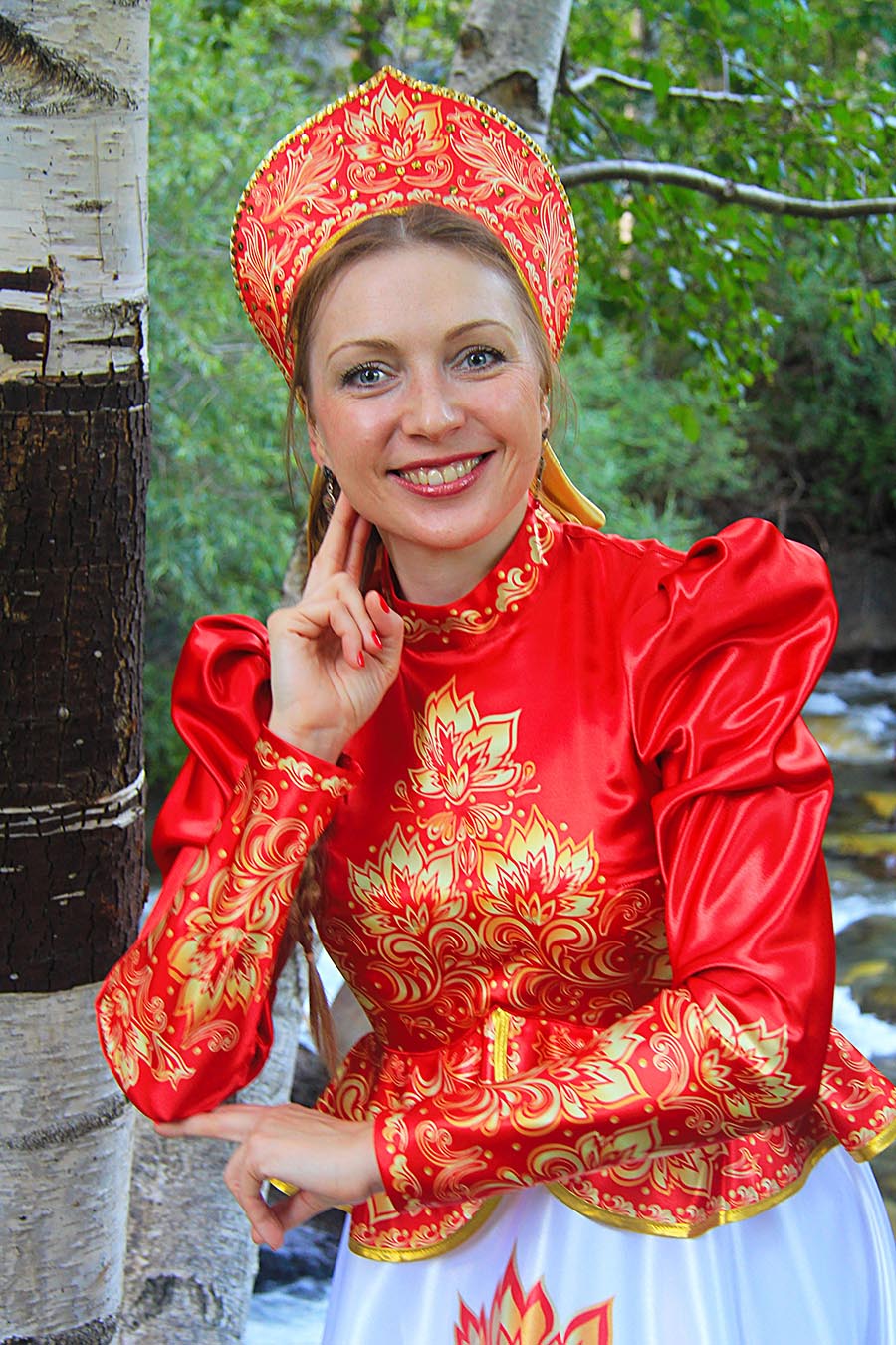 Women in Slavic costumes in Bhilai