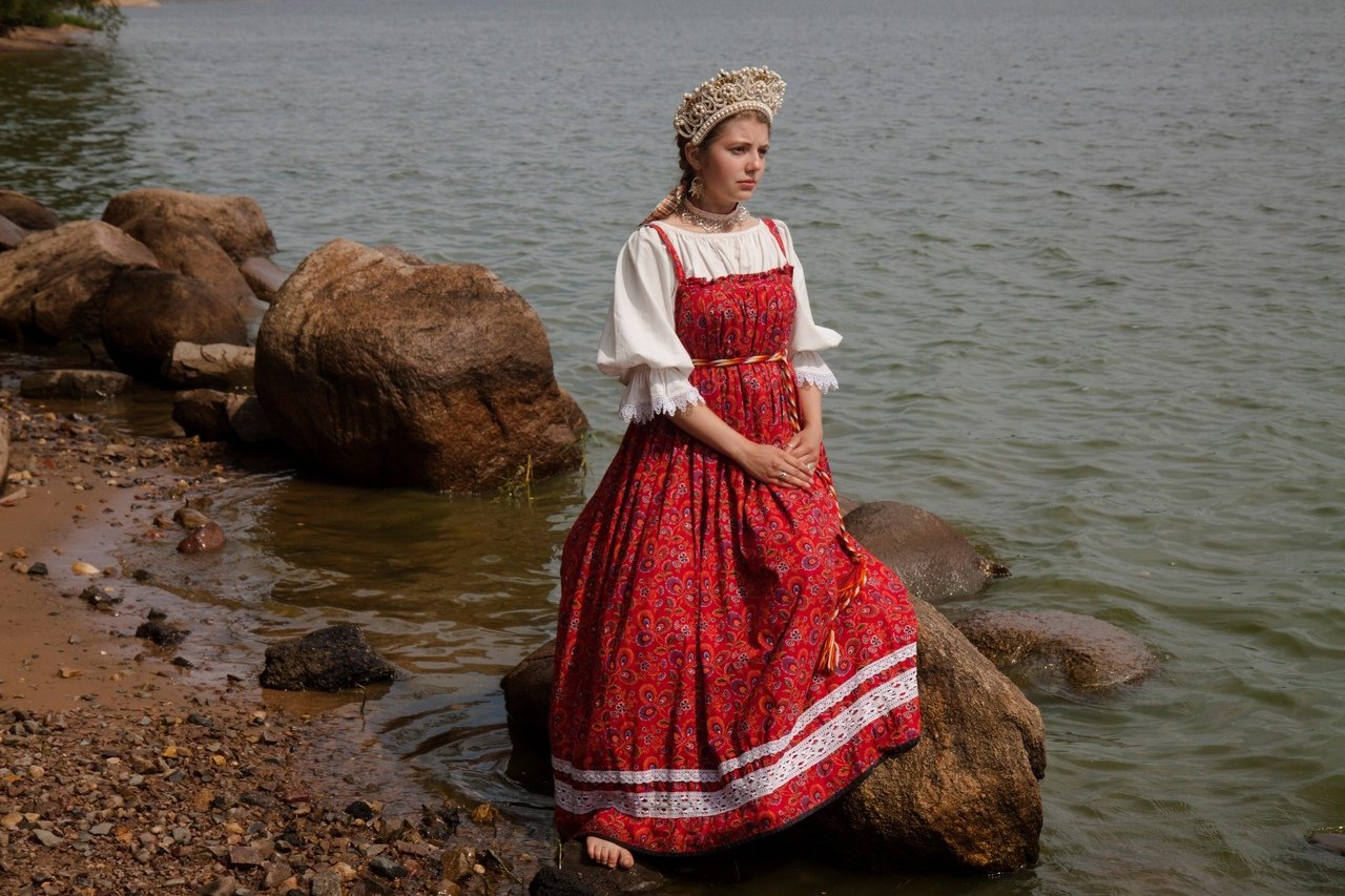 Women in Slavic costumes in Bhilai