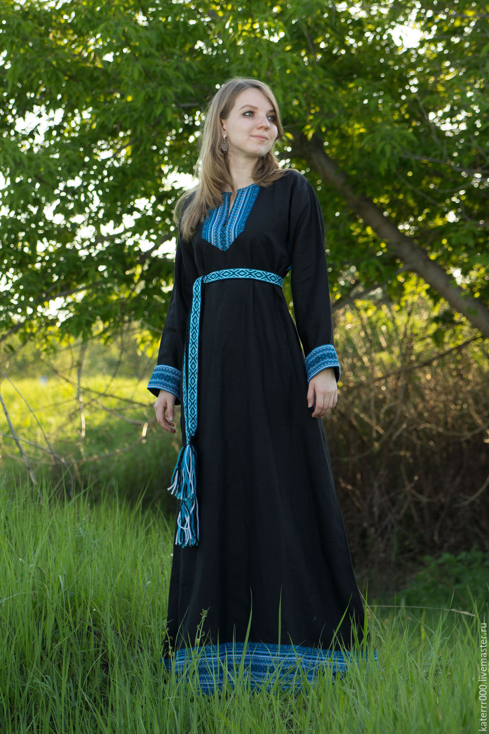 Women in Slavic costumes in Bhilai