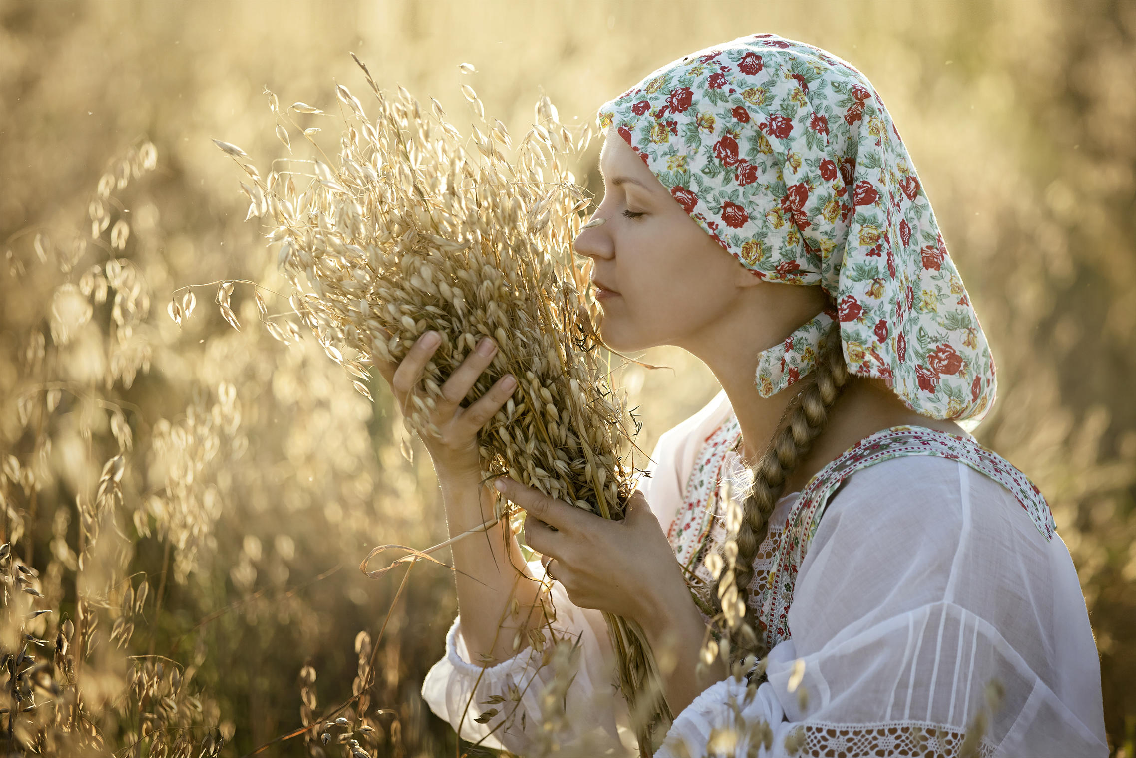 Photo Women in Slavic costumes in Bhilai