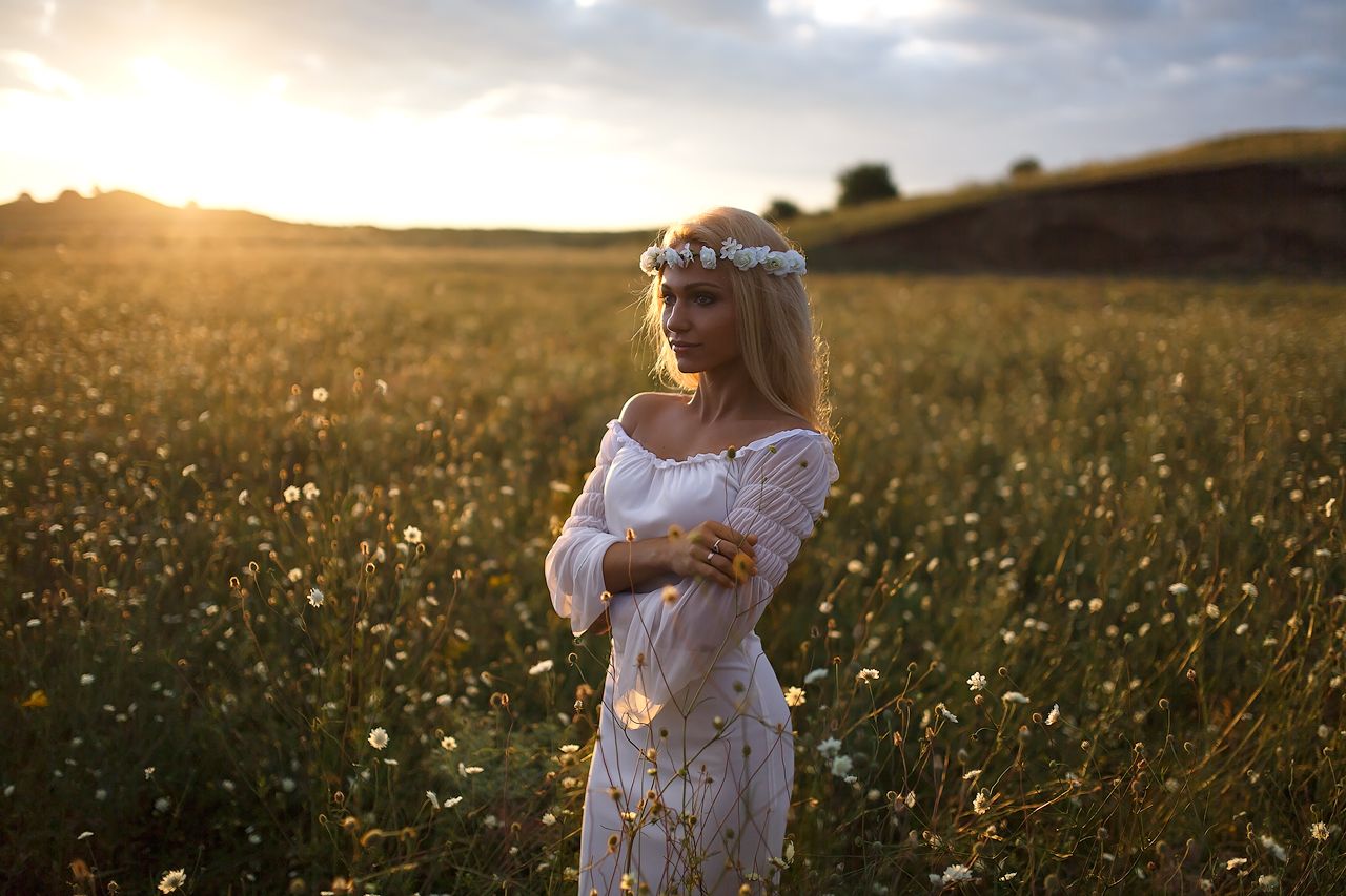 Girls in Slavic costumes in Bhilai