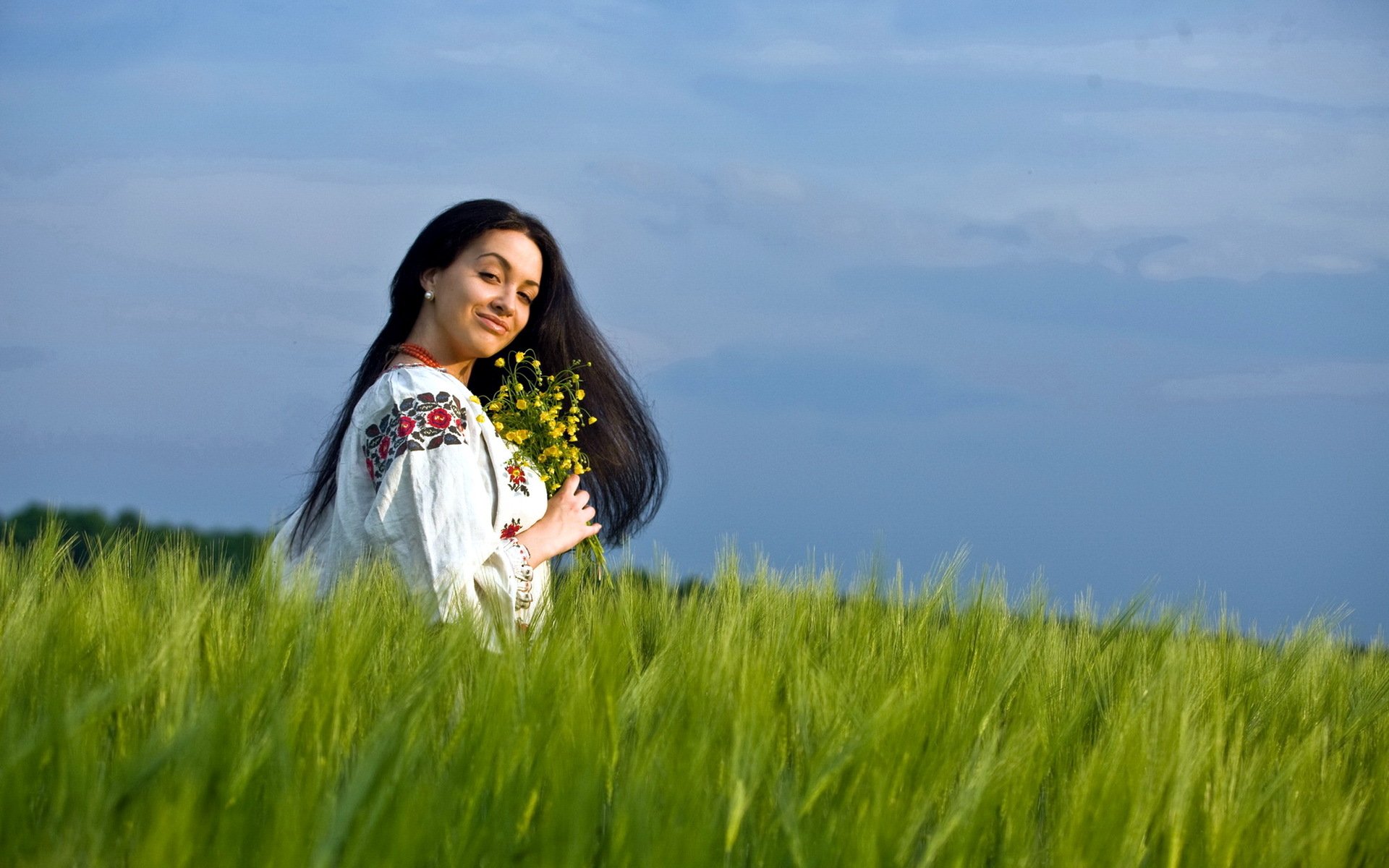 Girls in Slavic costumes in Bhilai