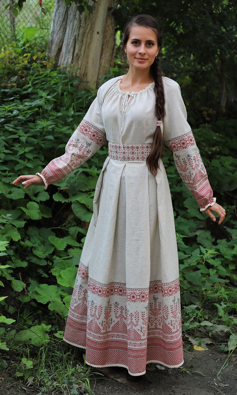 Girls in Slavic costumes in Bhilai