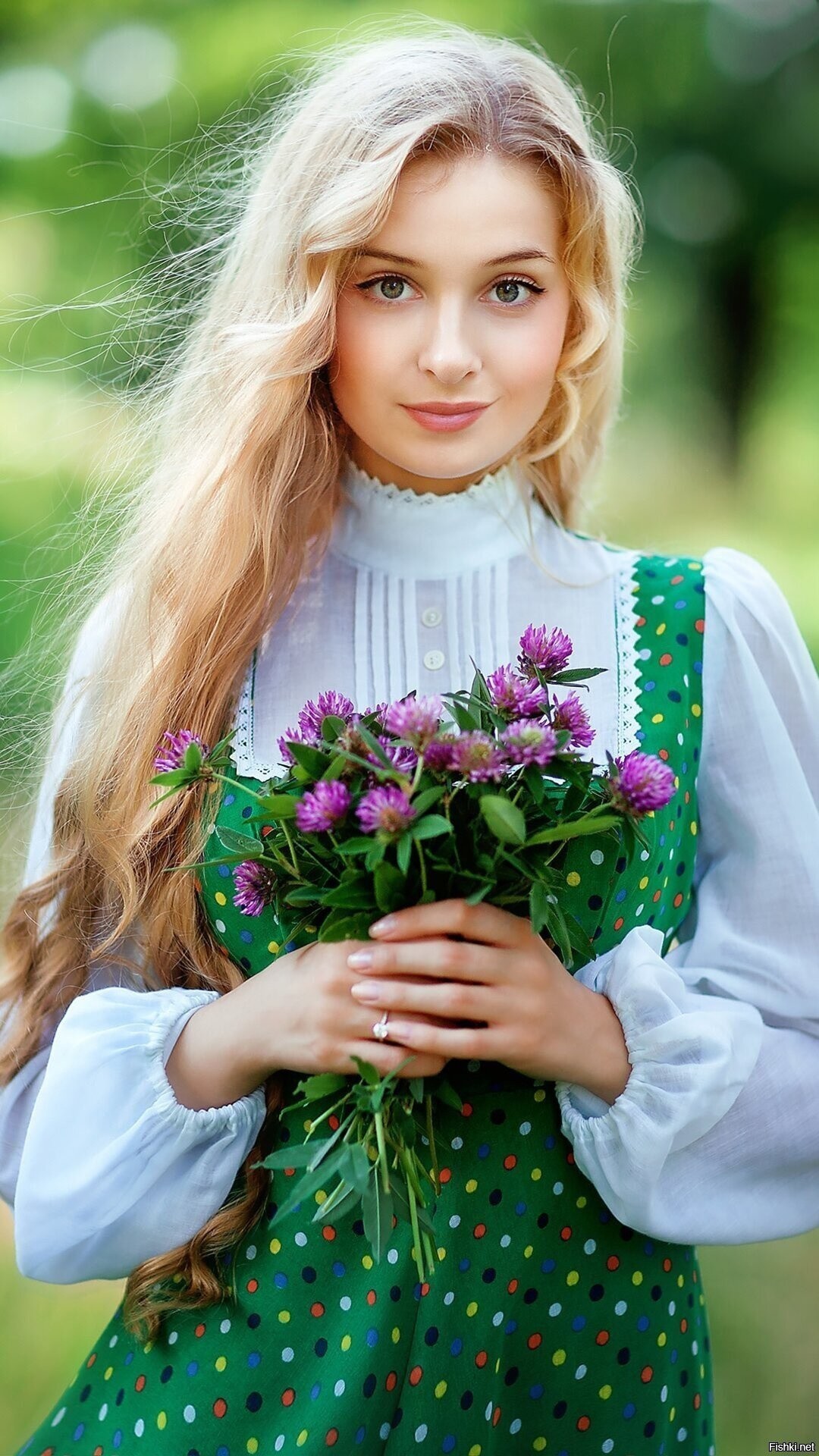 Girls in Slavic costumes in Bhilai