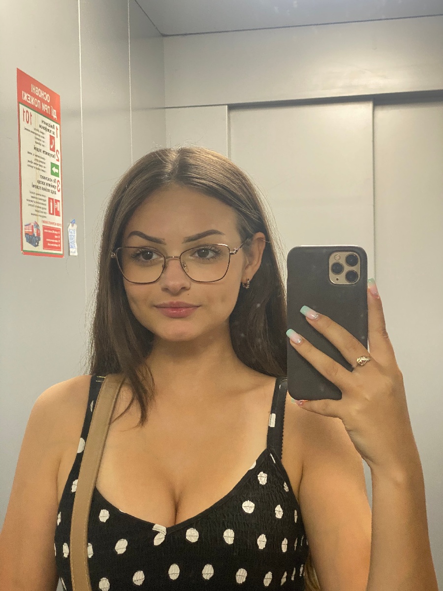 Sexy model Stacy in Bhilai